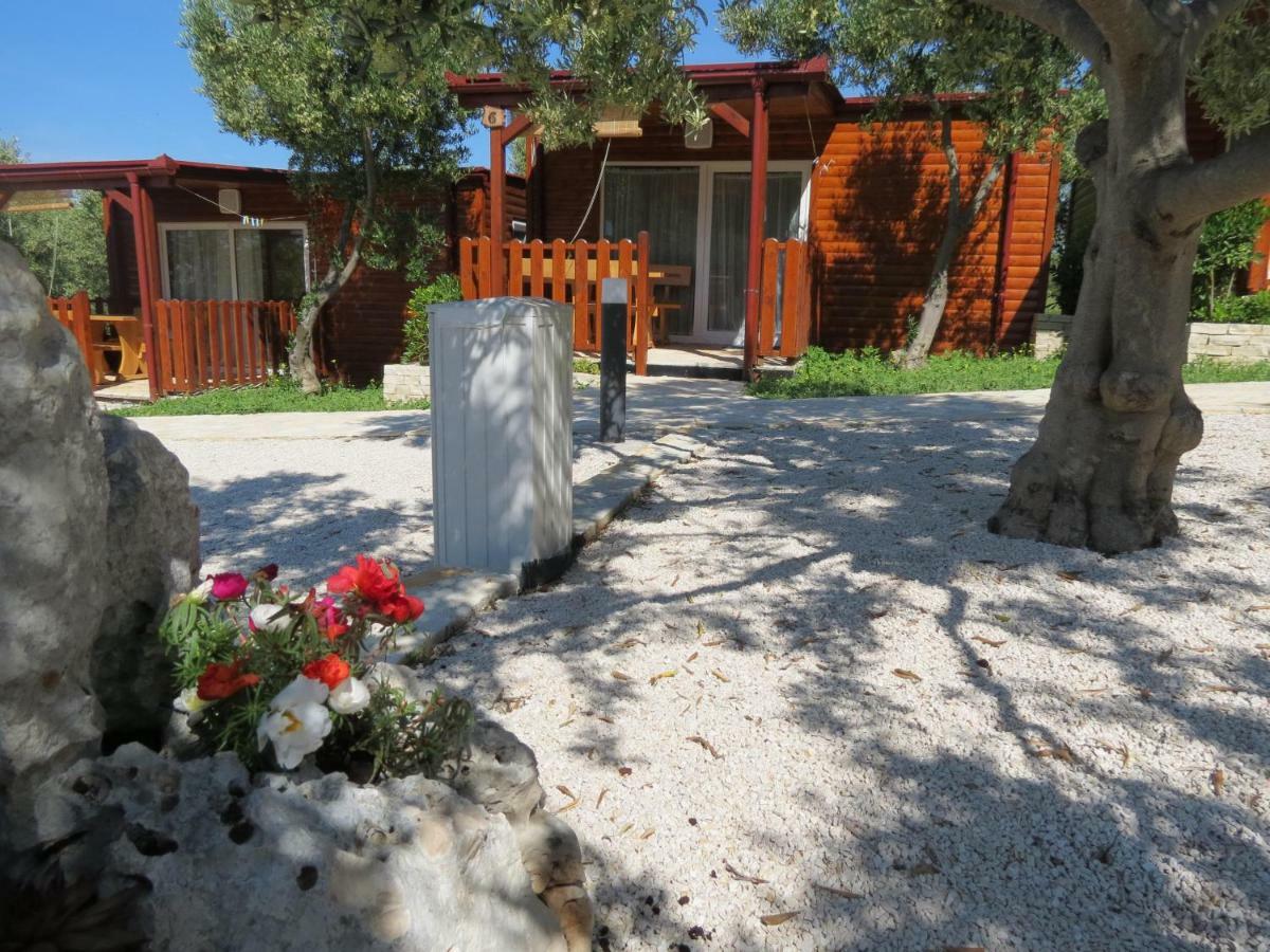 Campsite Kaya Pakostane Bagian luar foto